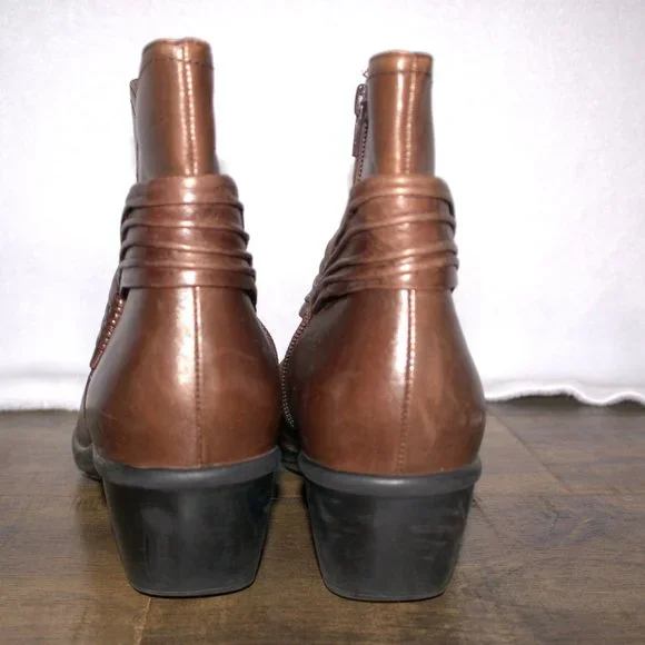Clark's women's brown ankle booties, size 11M - Picture 3 of 8